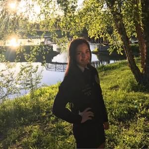 Meet your Posher, Hallie